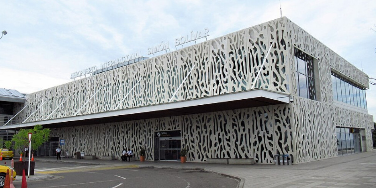 A Complete Guide to the Alaska Airlines LAX Terminal Experience