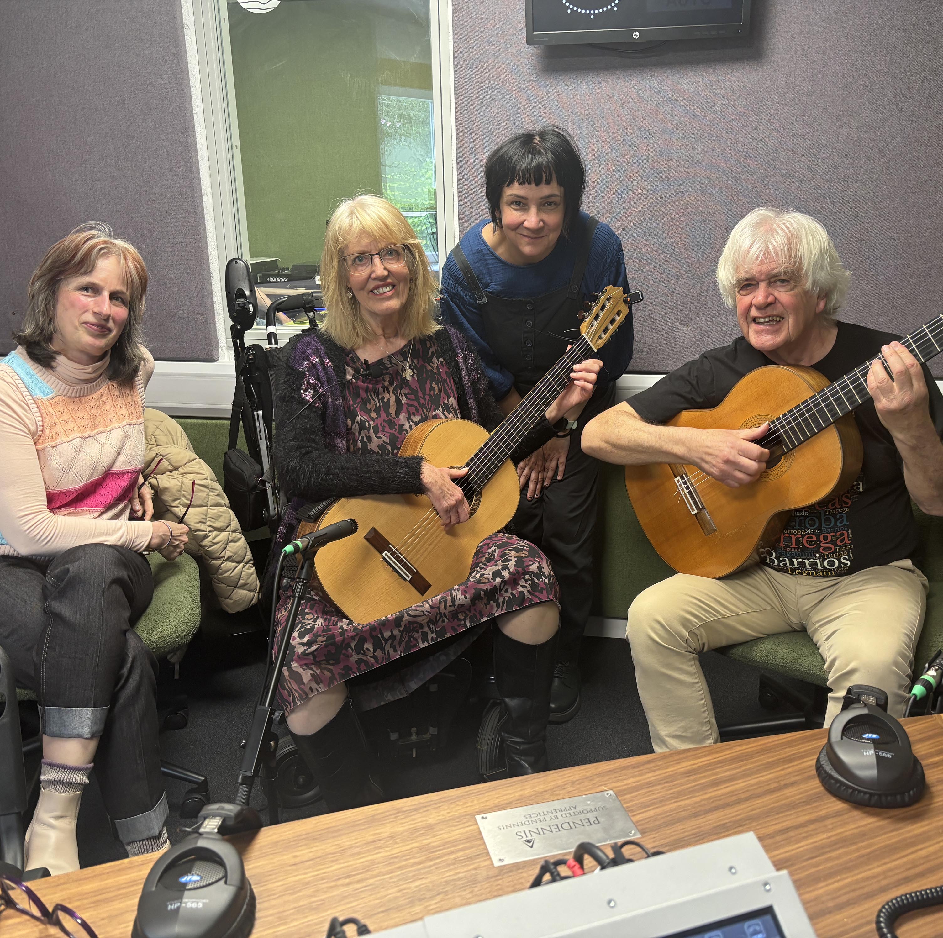 Ça coule de Source  with Ken Reynolds and Trish Budd  - 2026-04-22 14:00:00