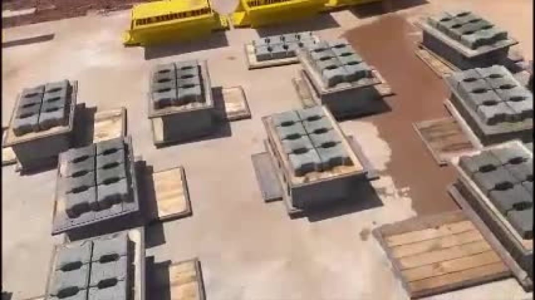 Machine fabrication de briques