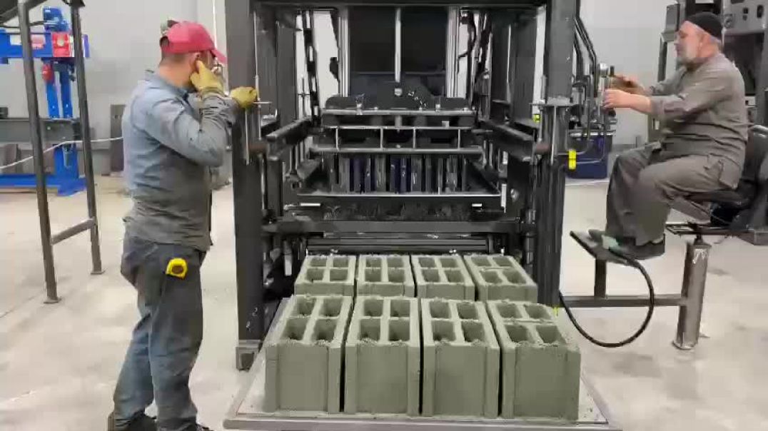 ⁣Machine a parpaing, machine de bloc béton