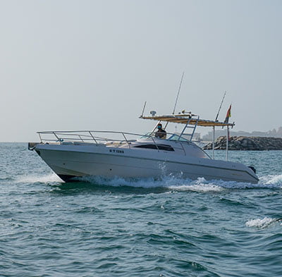 33 Ft Small Yacht Rental Dubai for 8 Person | 2024 Best Offers