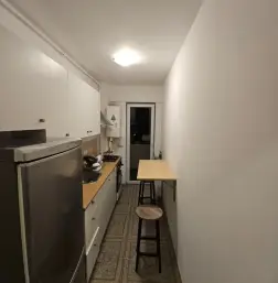 Garsonieră modernă de închiriat. Parcare și Centrală proprie