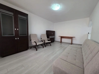 Apartament 2 camere decomandat de vânzare în Micro 17, Satu Mare - 56 mp, mobilat, preț negociabil