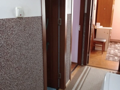 Vând apartament cu 2 camere decomandat