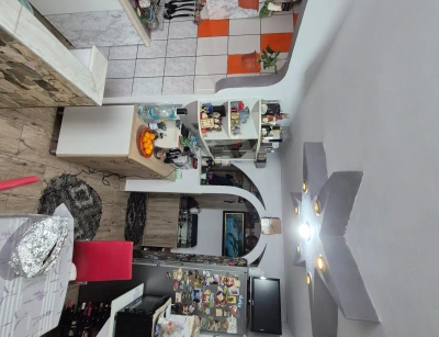 Apartament 2 camere de vânzare, 56 mp, renovat, centrală proprie