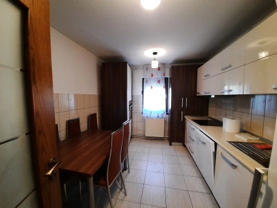 Vanzare apartament 4 camere