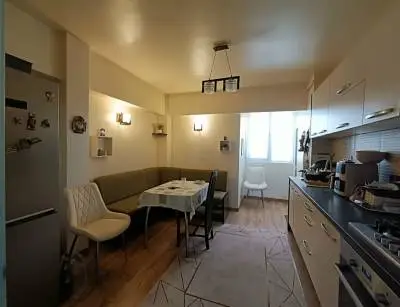  Apartament spațios, luminos ultracentral pe str.Scolii