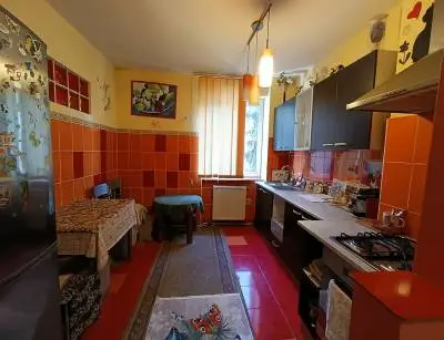 Apartament 3 camere decomandat  Cartier Săsar, zona Iuliu Maniu / Ferenczi Carol.