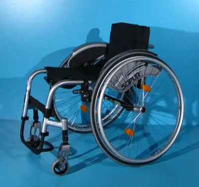 Scaun cu rotile din aluminiu activ  Sopur