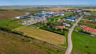 Teren intravilan industrial 2.930 mp, gard comun Dedeman Roman, 1 km de Autostrada Moldovei A7 Nord
