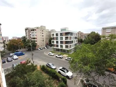 Proprietar vand ap. 3 camere spatios central Oradea