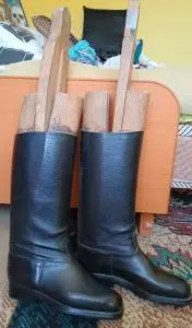 Cizme piele, model vintage barbati - posibil serie militie, militare + calapod lemn originale, stare