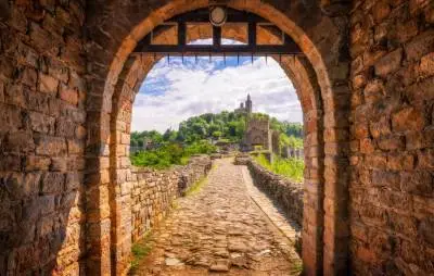 Veliko Tarnovo- Manastirea Sf Dimitrie Basarabov – Cascada Hotnitsa -Croaziera pe Dunare- Ruse  26-2