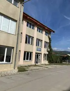 CLADIRE CENTRU DE AFACERI (GRADINITA SI CRESA)