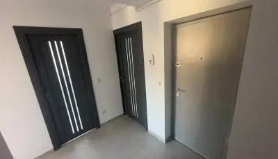 Apartament cu 3 camere decomandat, centrală proprie, garaj și balcon – proprietar