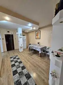 Apartament spațios cu 4 camere, etaj 1 - Zona Semiluna, Bd. Regele Mihai I