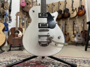 Gretsch G5230T Electromatic Jet FT Single-Cut with Bigsby, Black Walnut Fingerboard, Airline Silver