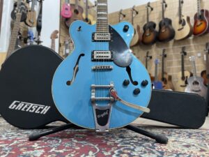 GRETSCH G2622T Streamliner Center Block with Bigsby Riviera Blue