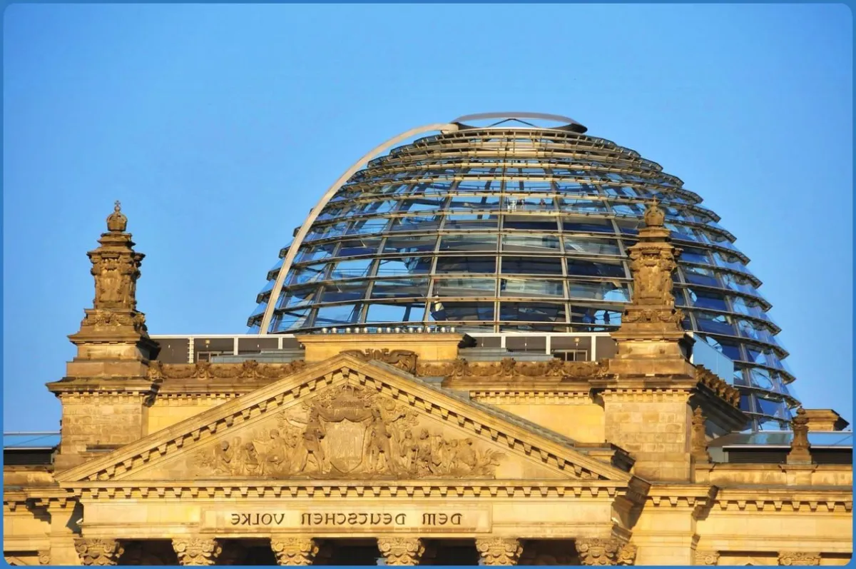 Reichstagsgebäude mit Glaskuppel
