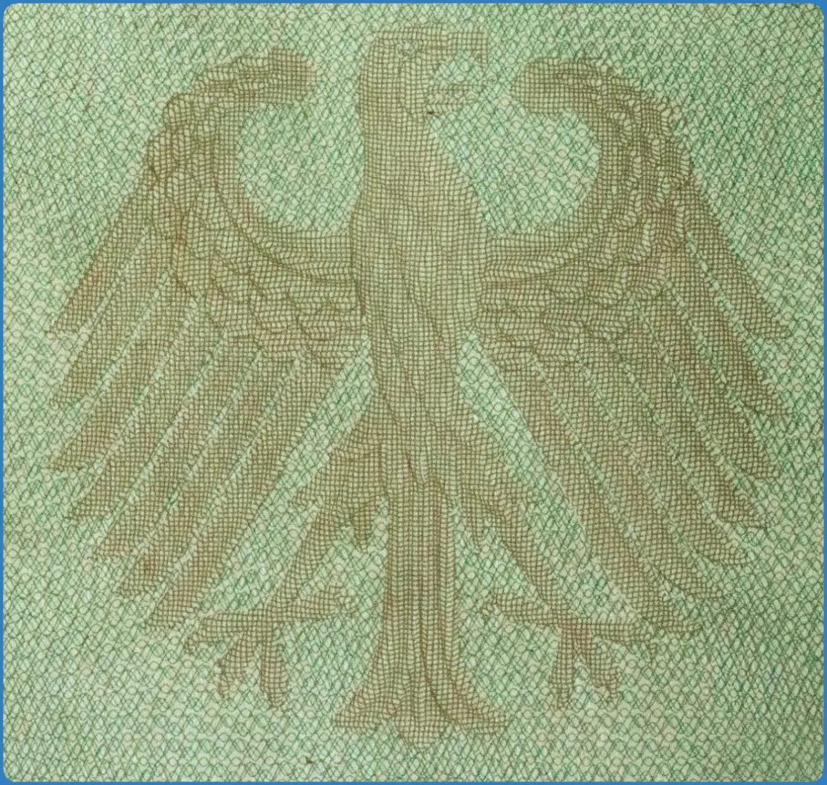Deutscher Adler auf grünem Hintergrund