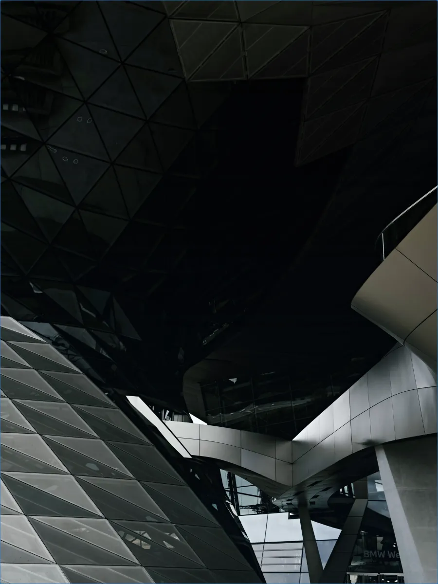 Moderne Architektur mit geometrischen Formen