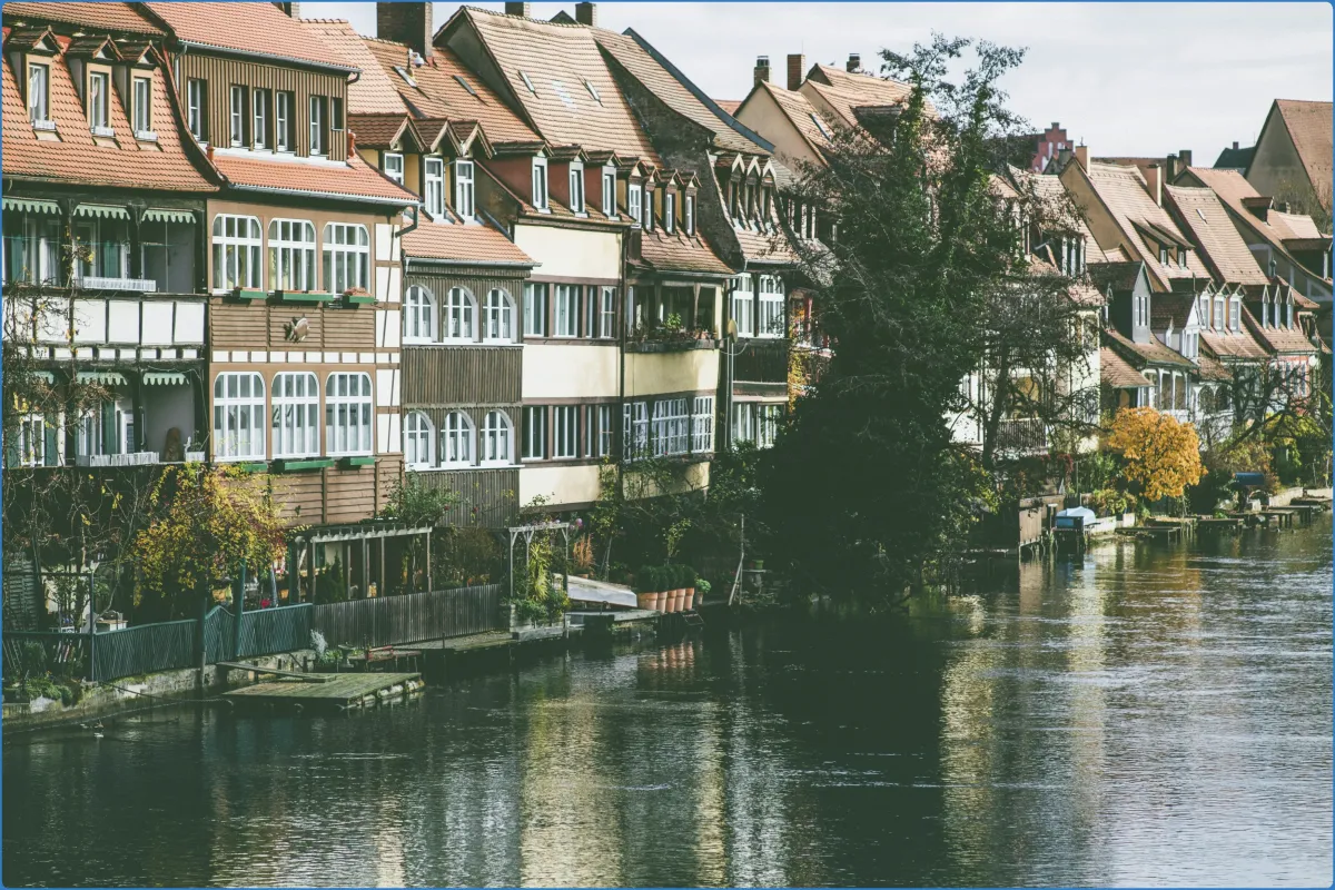 Fachwerkhäuser am Flussufer