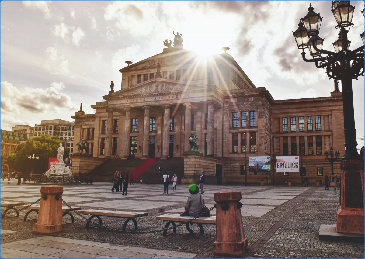 Konzerthaus Berlin bei Sonnenuntergang