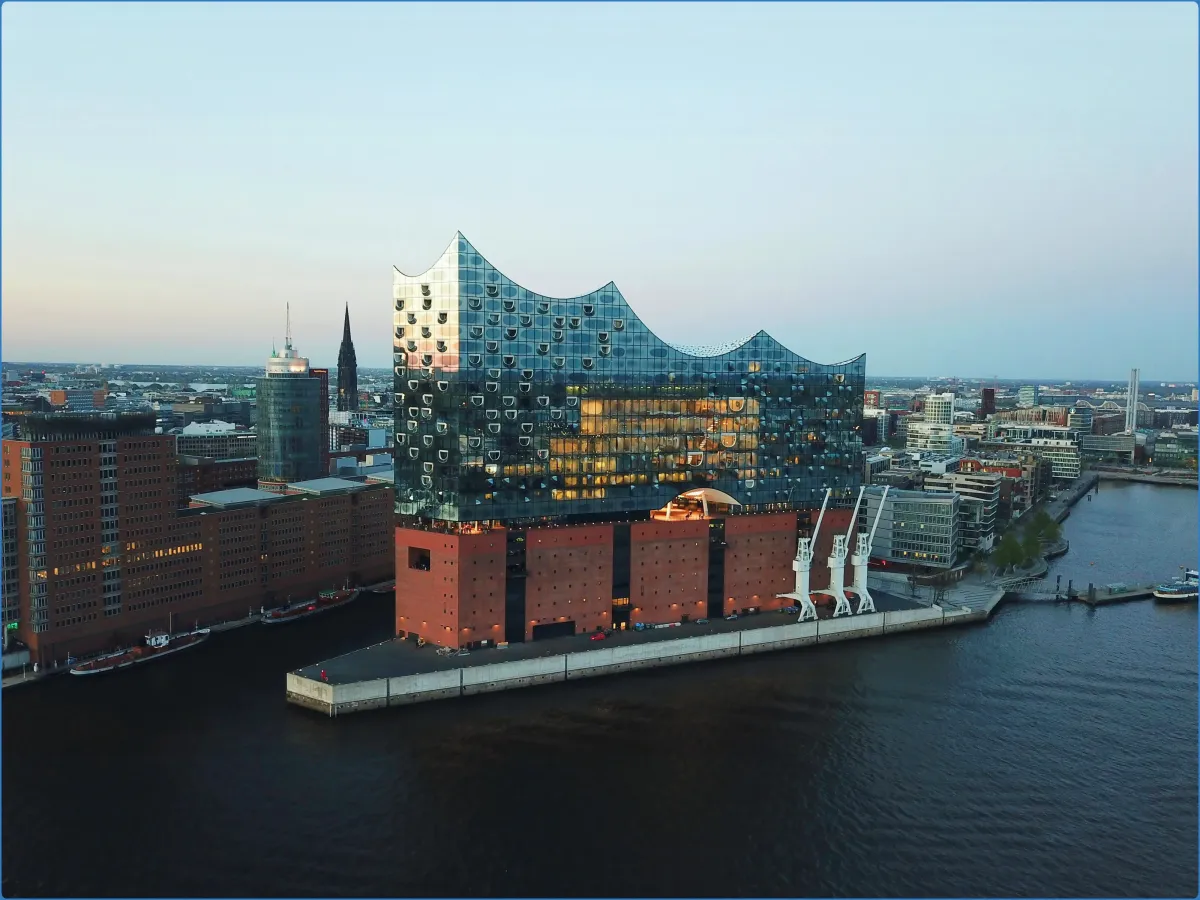 Luftaufnahme der Elbphilharmonie in Hamburg