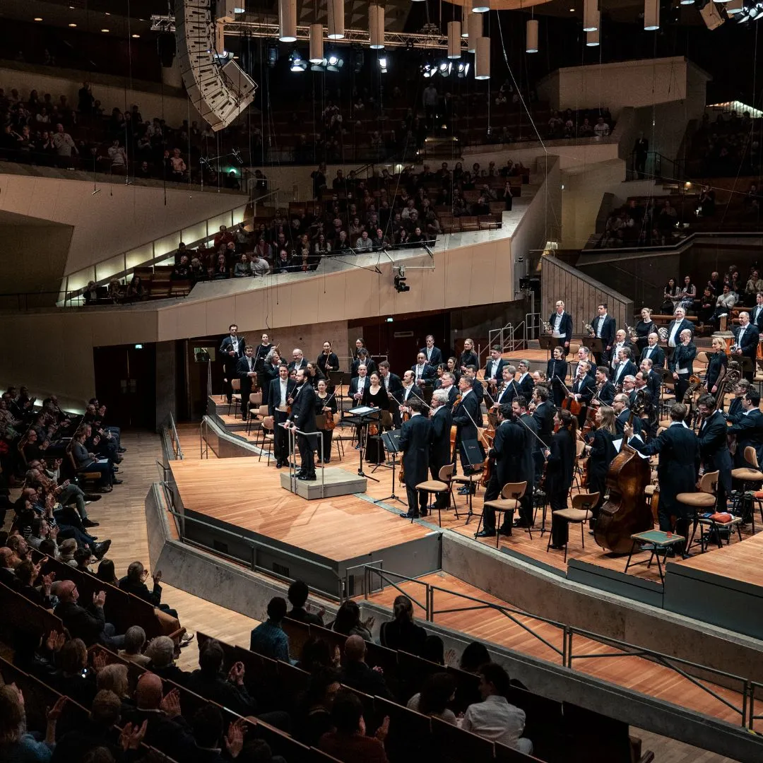 Orchester in einem Konzertsaal