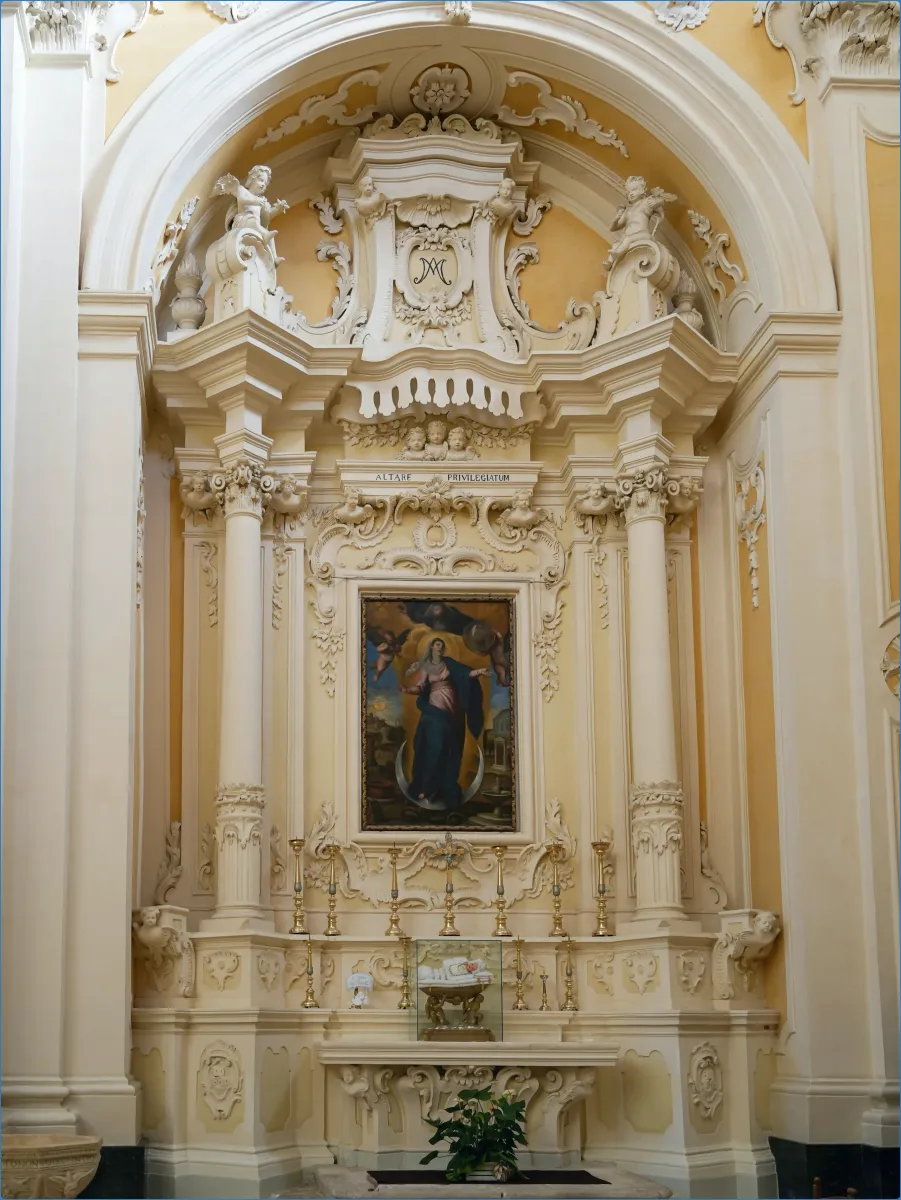 Barocker Altar mit Gemälde und Verzierungen