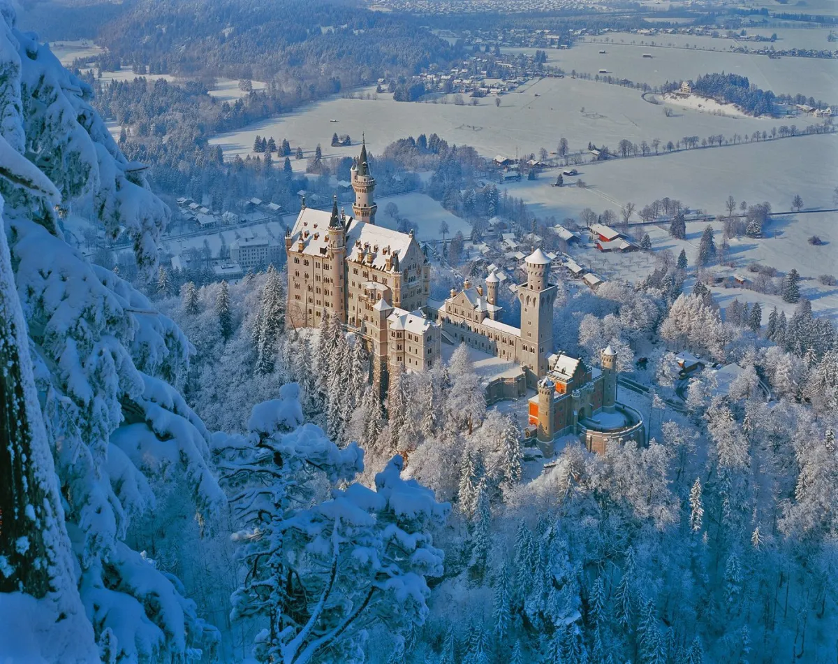 Schloss Neuschwanstein im Schnee