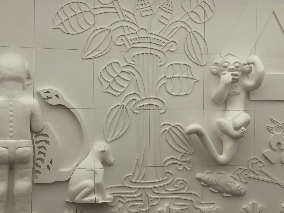 Relief mit Affen und Pflanzenmotiven