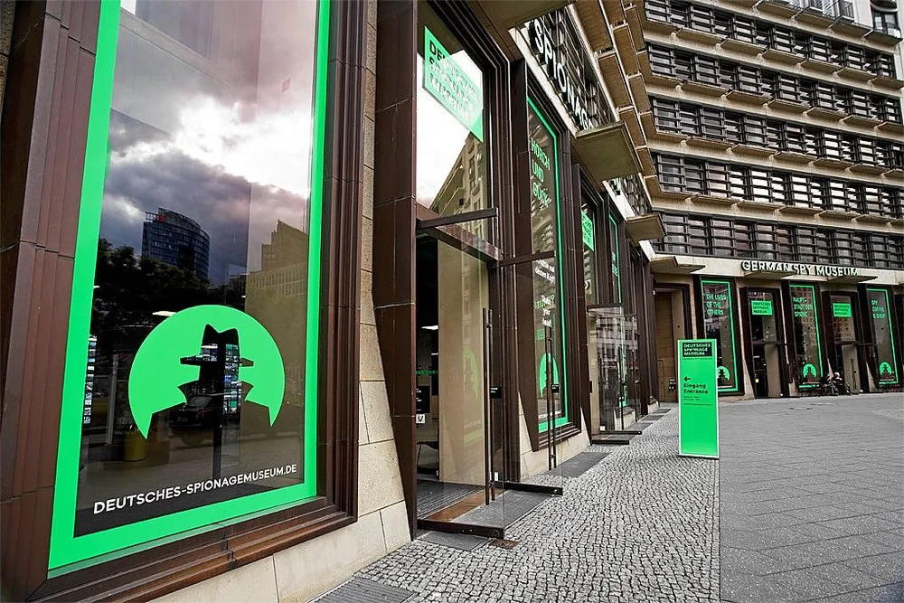 Eingang des Deutschen Spionagemuseums in Berlin