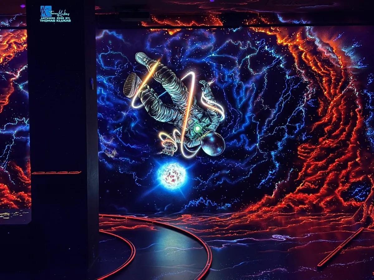 Leuchtendes Wandbild eines Astronauten im Weltraum