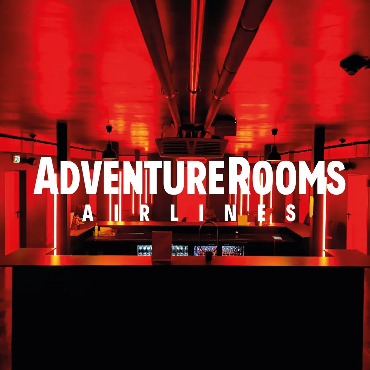 Roter Raum mit Adventure Rooms Airlines Schriftzug