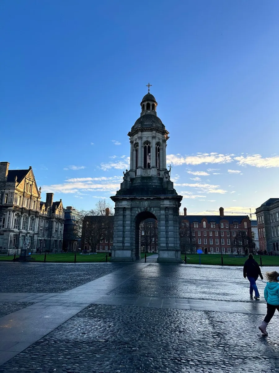 LetzGo City Tours — recreation and entertainment place, Dublin 1, archway at Trinity College