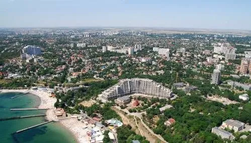 Панорама міста з видом на узбережжя