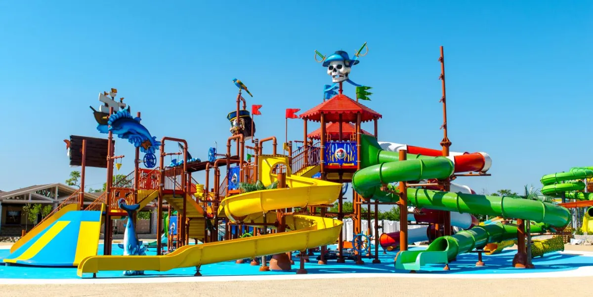 Дитячий водний майданчик з гірками