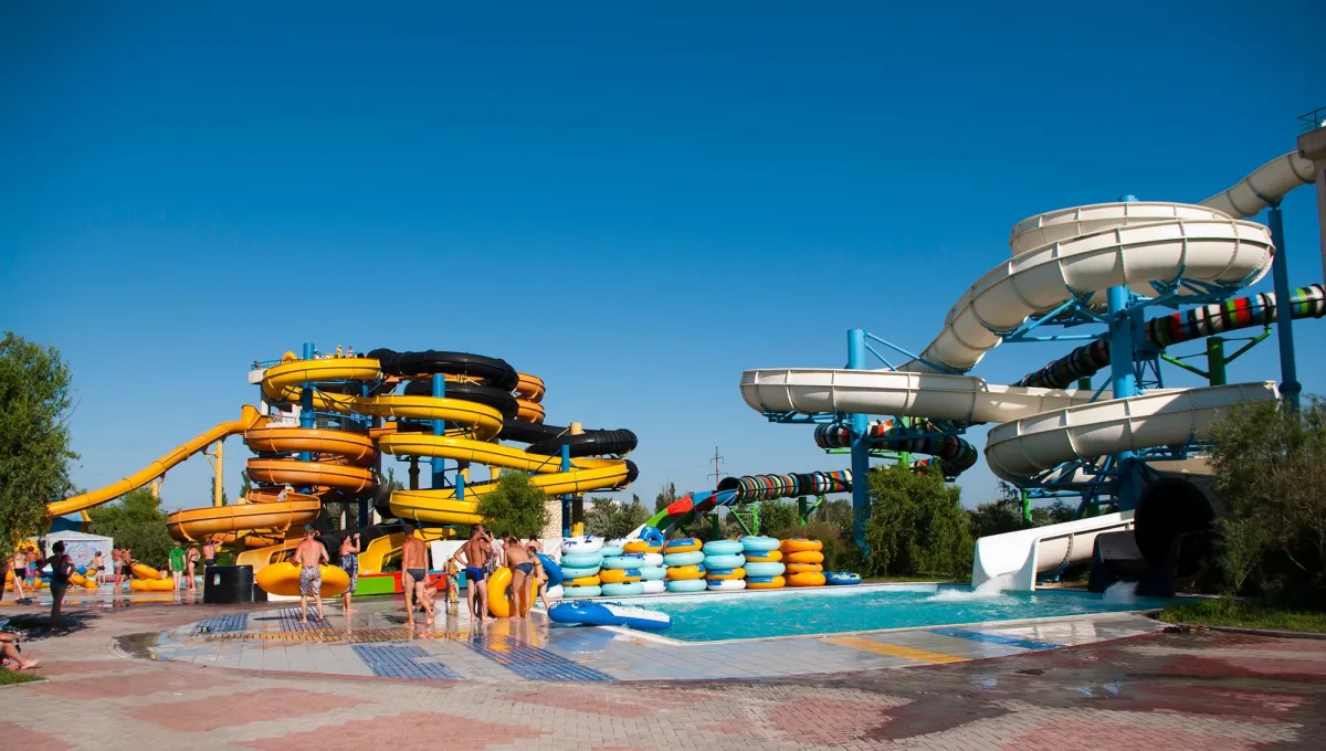 Водяні гірки в аквапарку