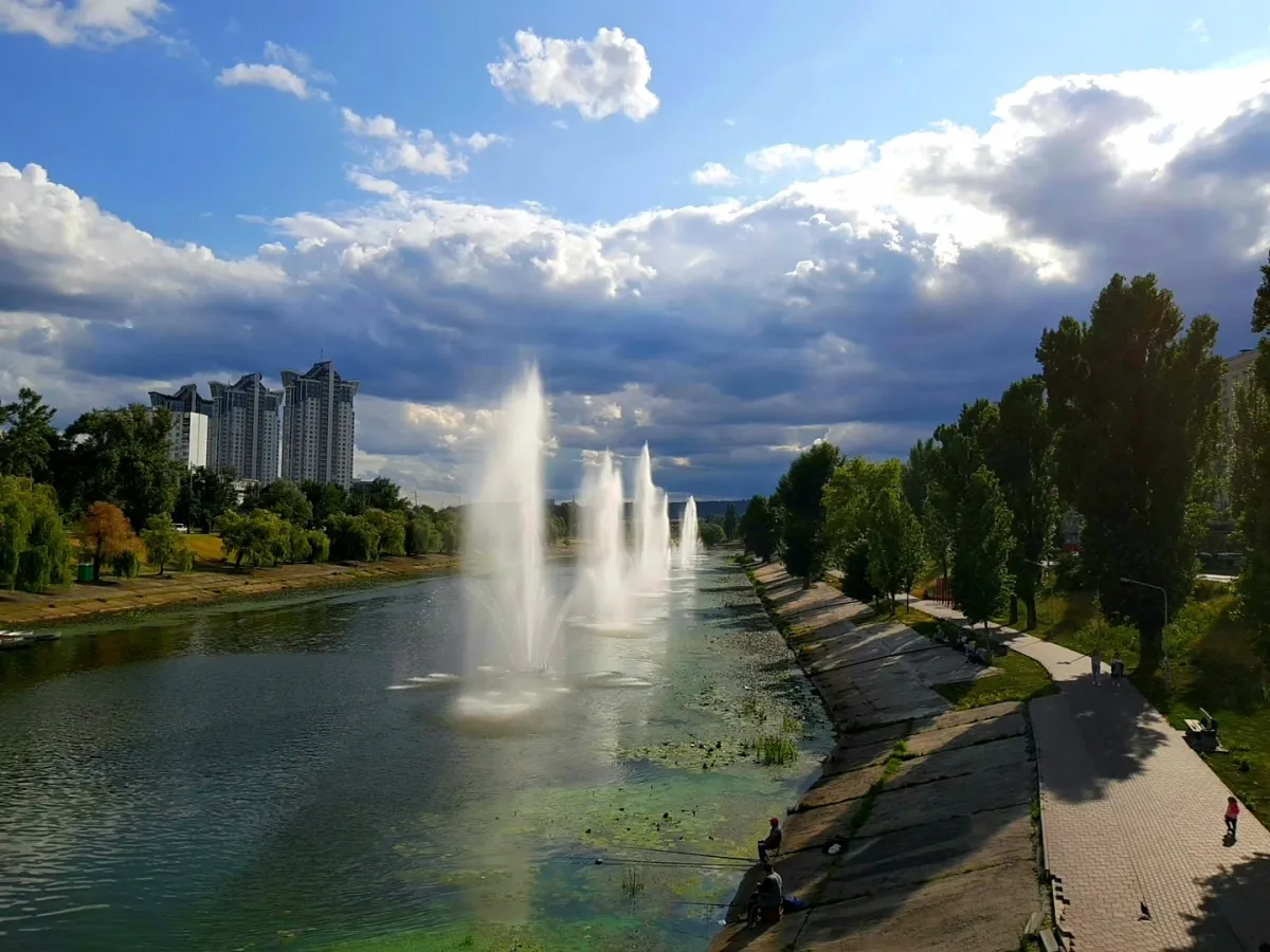 Русанівська набережна, Київ