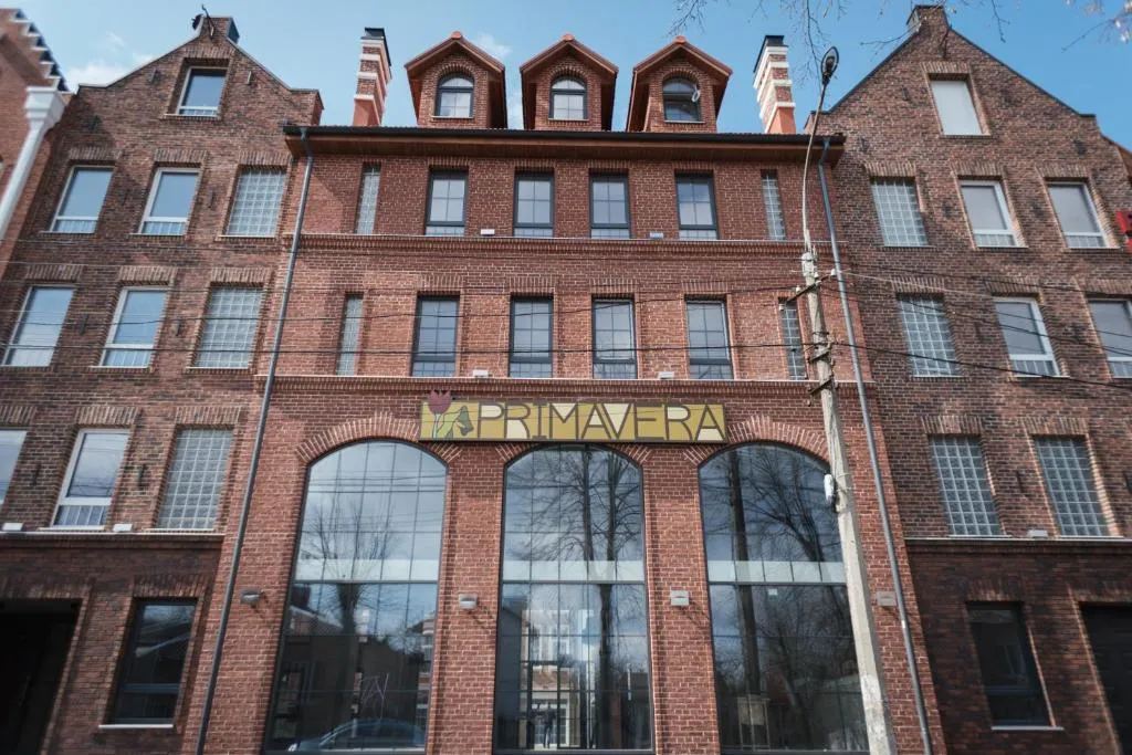 Brick building with 'Primavera' sign