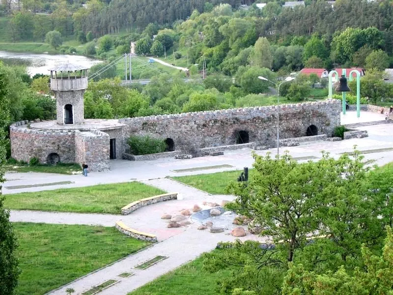 Новоград-Волинський кам'яна стіна фортеці, оглядова вежа, Житомирська область