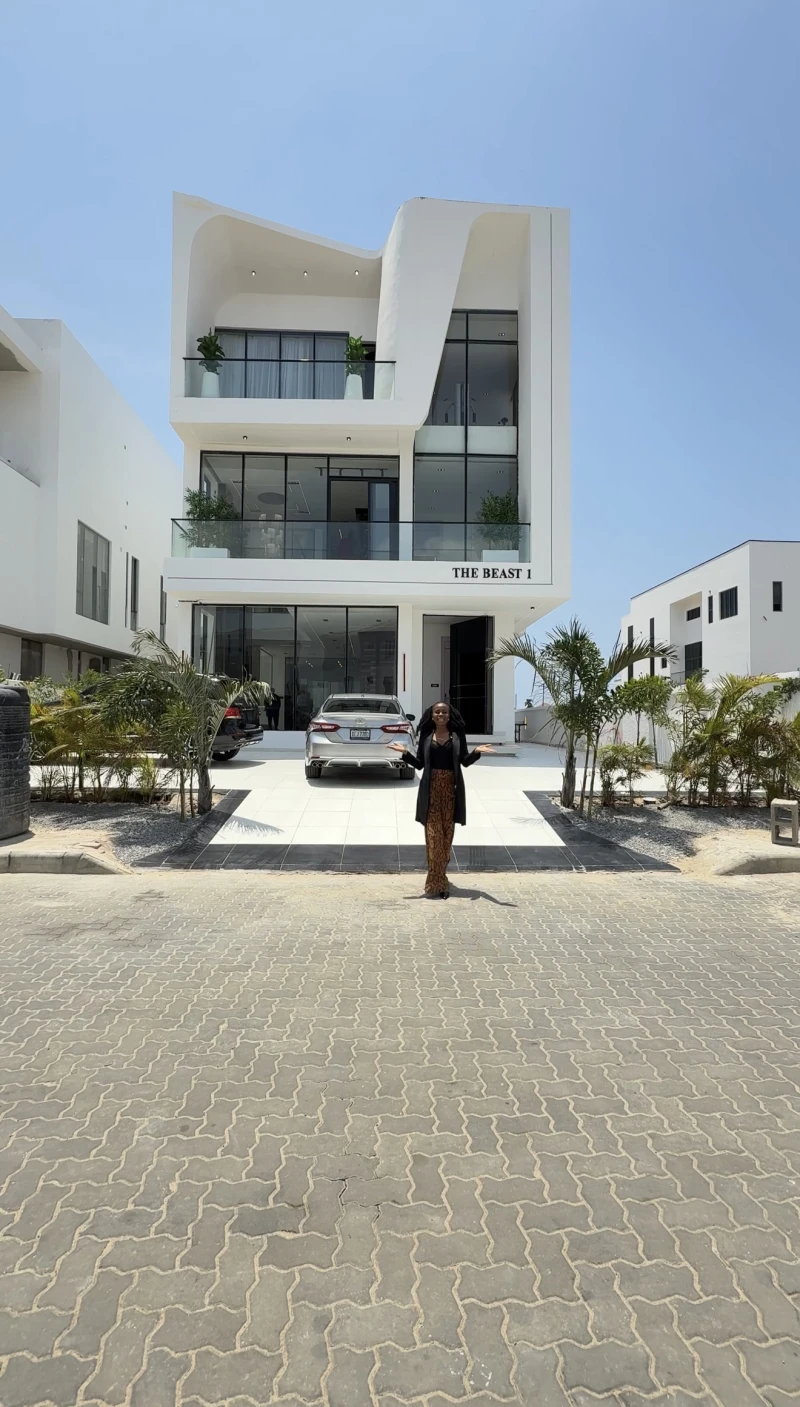Mansion for Sale in IKATE LEKKI, Lagos
