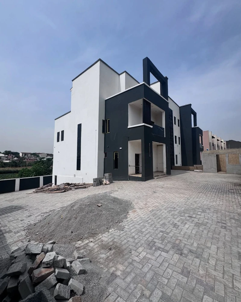 Duplex for Sale in Wuye, FCT - Image 1