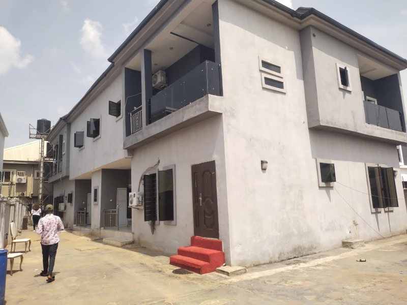3 Bedroom Flat for Sale in Okpanam road, Delta - Image 1