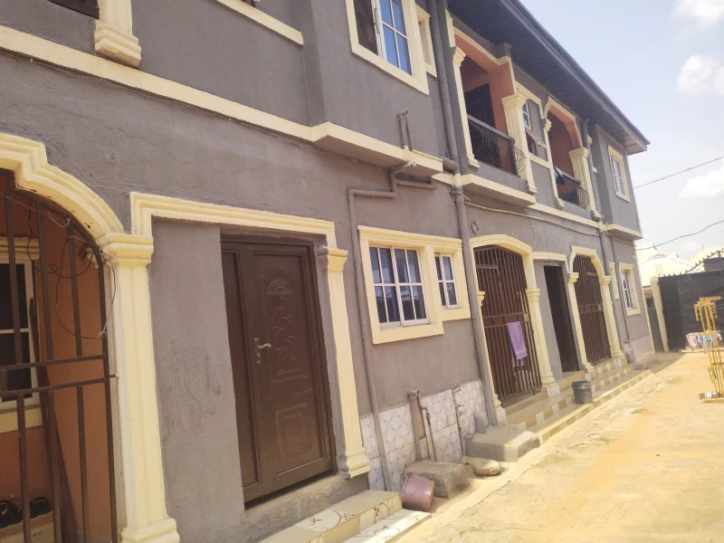 2 Bedroom Flat for Sale in Okpanam road, Delta - Image 1