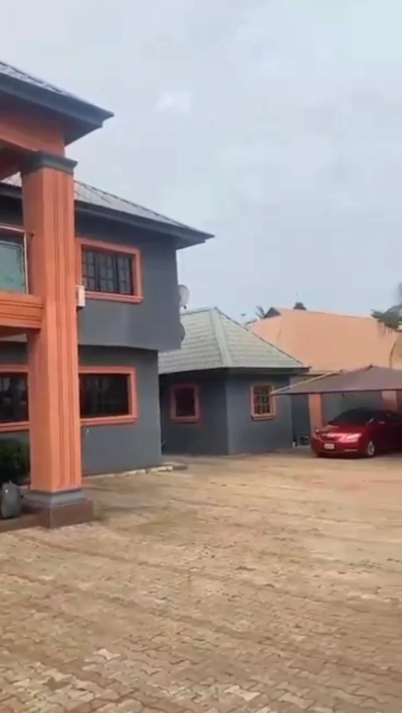 Duplex for Sale in Close to Macdons Junction, Delta - Image 4
