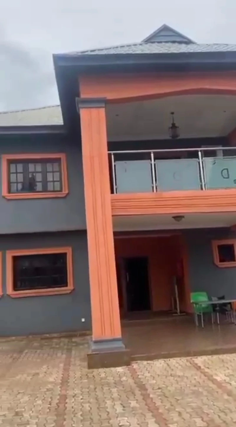 Duplex for Sale in Close to Macdons Junction, Delta - Image 2