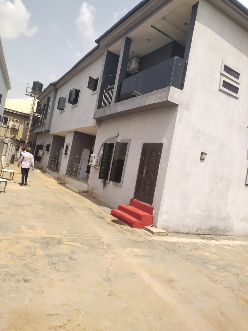 3 Bedroom Flat for Sale in Okpanam road, Delta