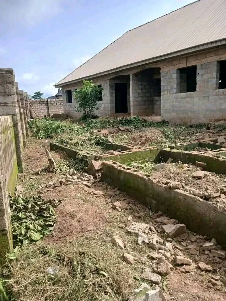 3 Bedroom Flat for Sale in By Benin sapele road, Edo - Image 2